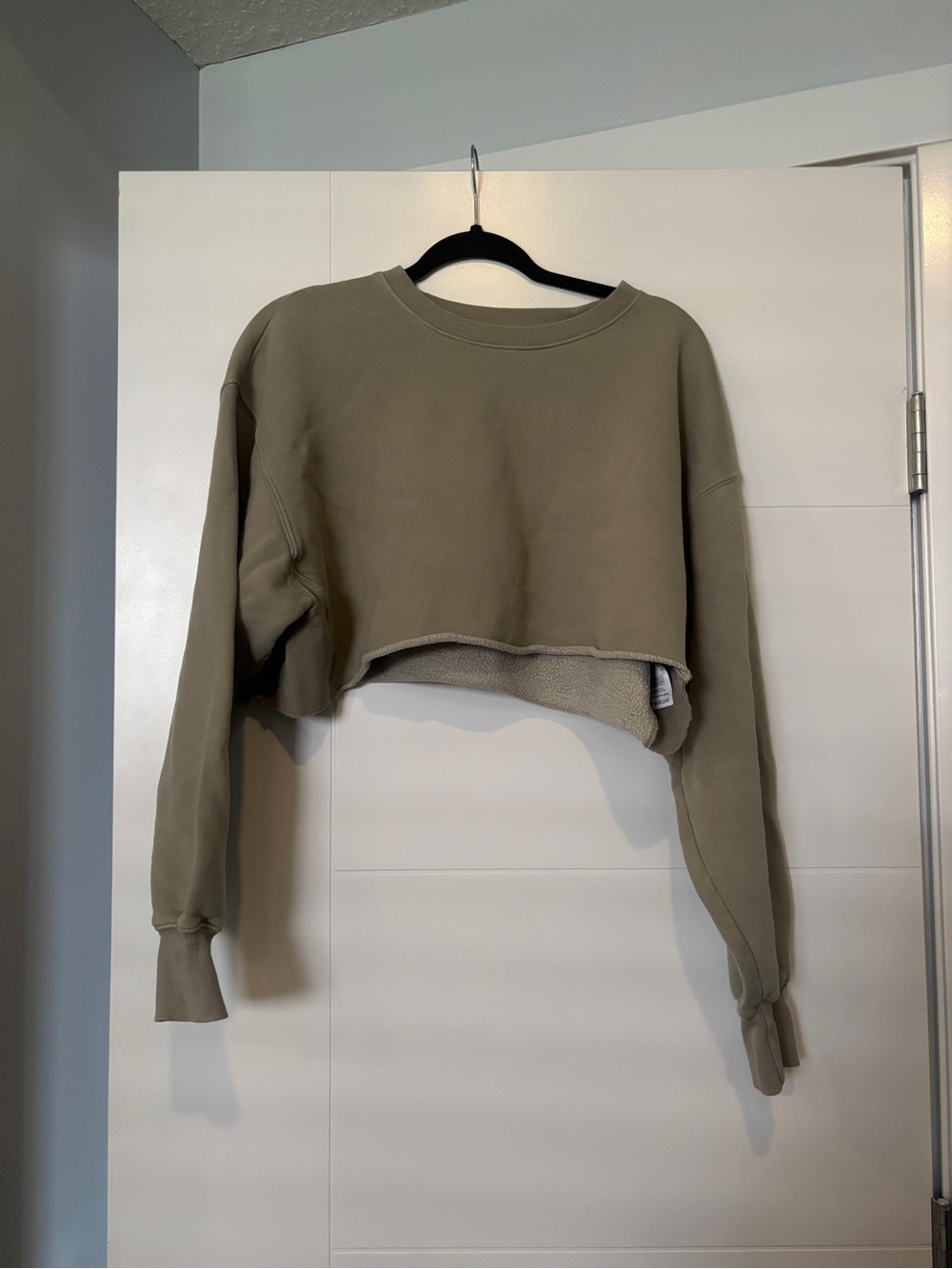 TNA Aritzia CozyAF Fleece Cropped Olive Green Women's Sweatshirt